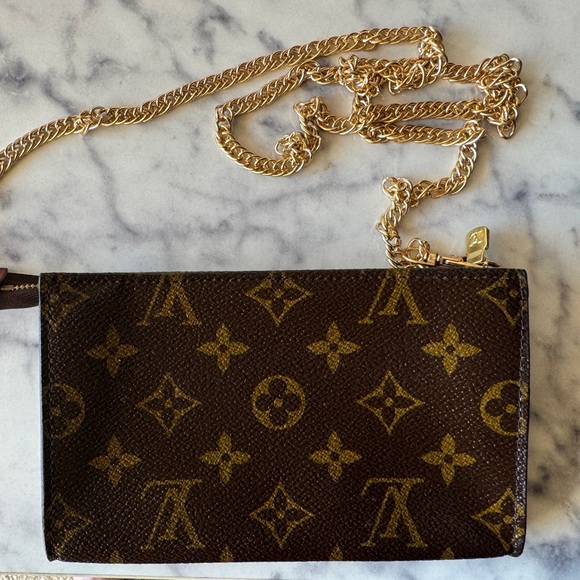 LOUIS VUITTON Pochette Women's Brown LV
Monogram Canvas Purse Pouch Crossbody - Picture 4 of 14